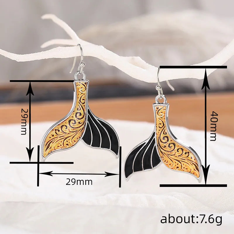 Women's fishtail earrings with whale motif in white gold colour retro style