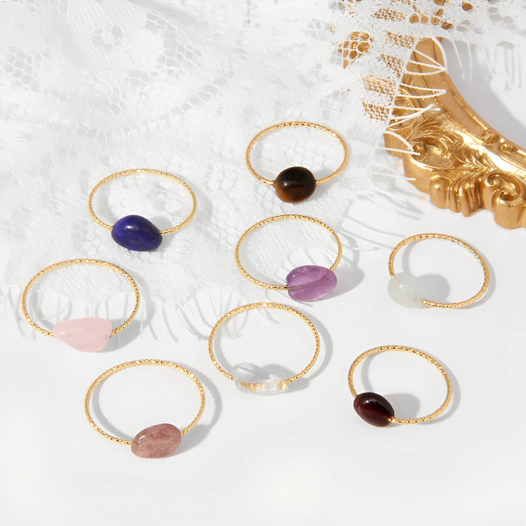 Geometric women's ring with a coloured agate stone in an original design.