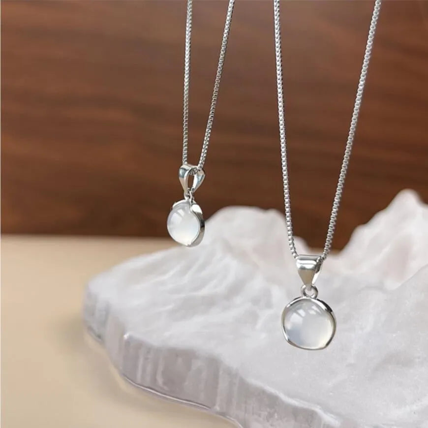 Korean-style women's necklace with geometric oval crystal pendant on adjustable box chain