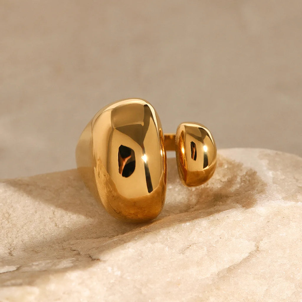 Women's exaggerated geometric stainless steel ring with electroplated finish