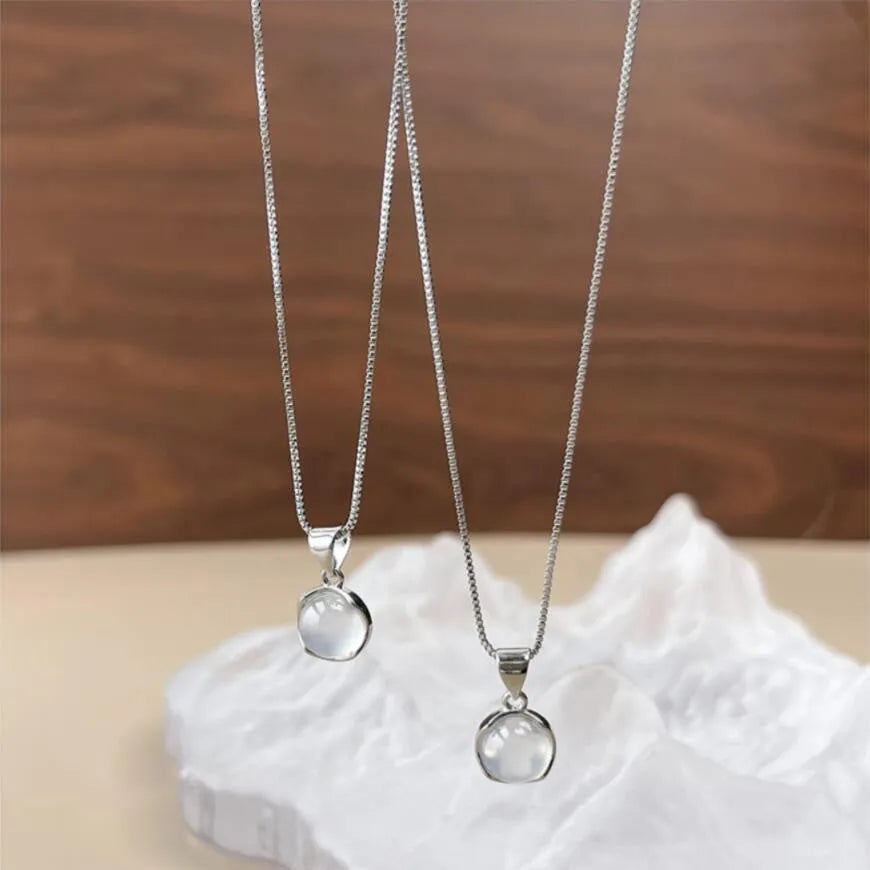 Korean-style women's necklace with geometric oval crystal pendant on adjustable box chain