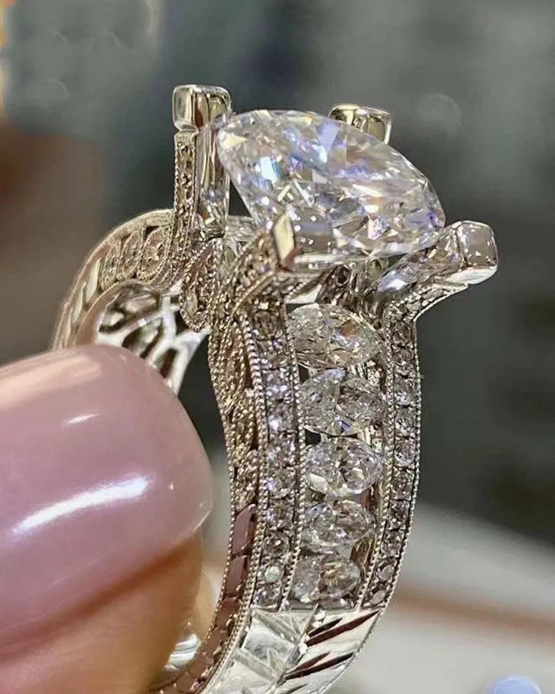 Geometric women's silver fashion ring in gold or white colour on alloy base