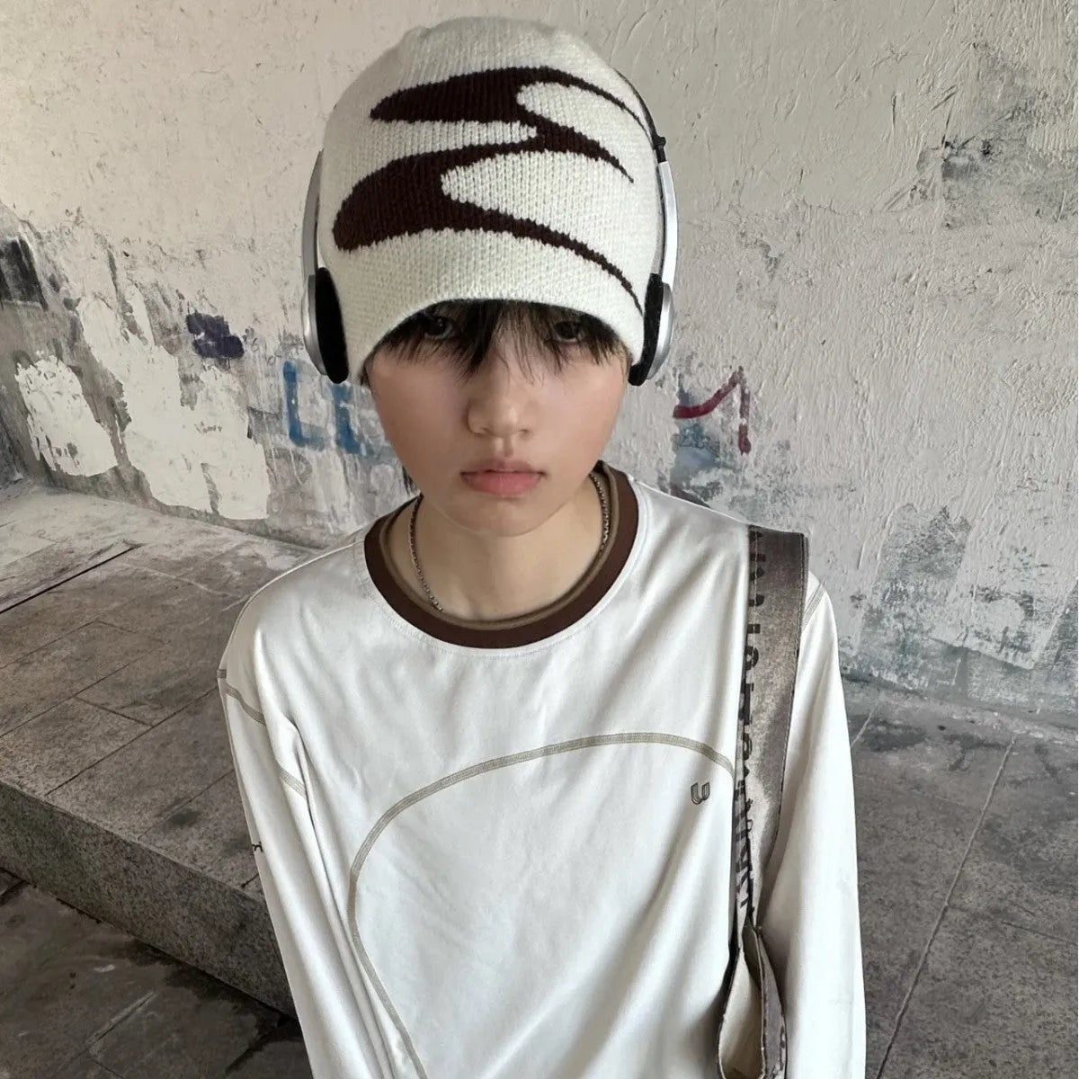 Acrylic knitted beanie hat with thermal lining in black, grey or white colours