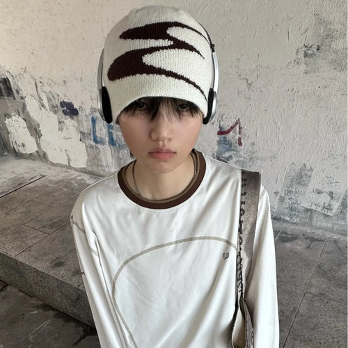 Acrylic knitted beanie hat with thermal lining in black, grey or white colours