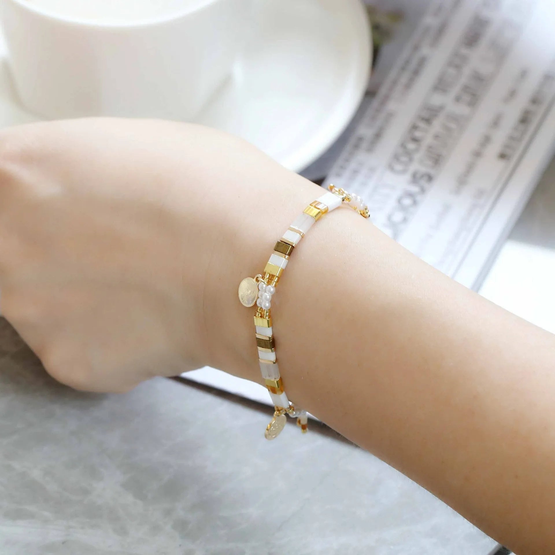 Women's glass coloured beaded bracelet with imitation pearl beads in European and American style