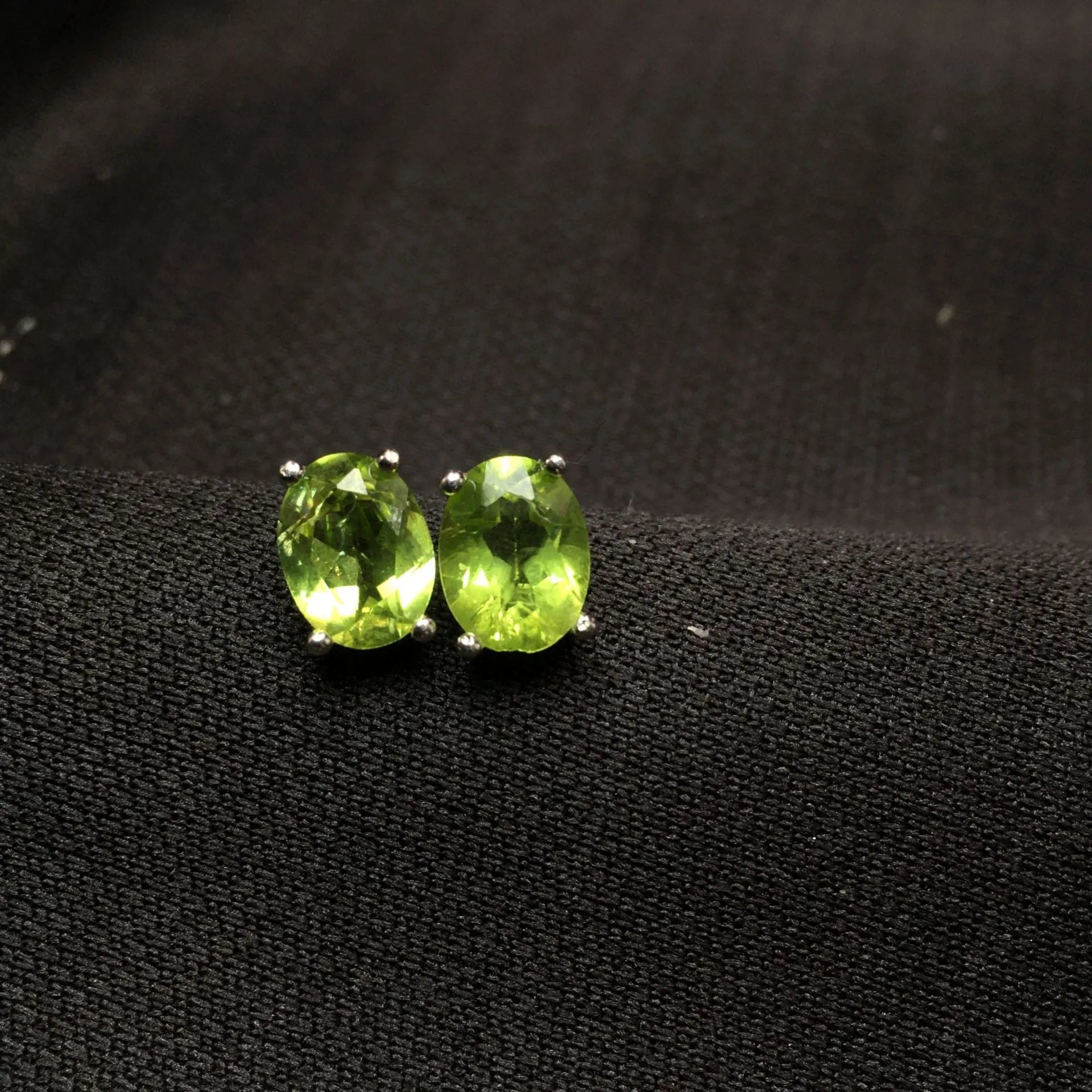 Grass green natural olivine faceted stud earrings in S925 sterling silver with 6×8mm oval stones