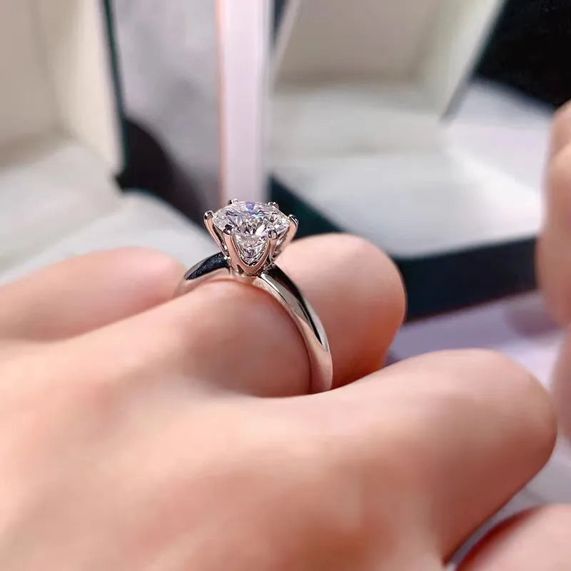 Six-claw white gold plated zircon ring geometric design on finger