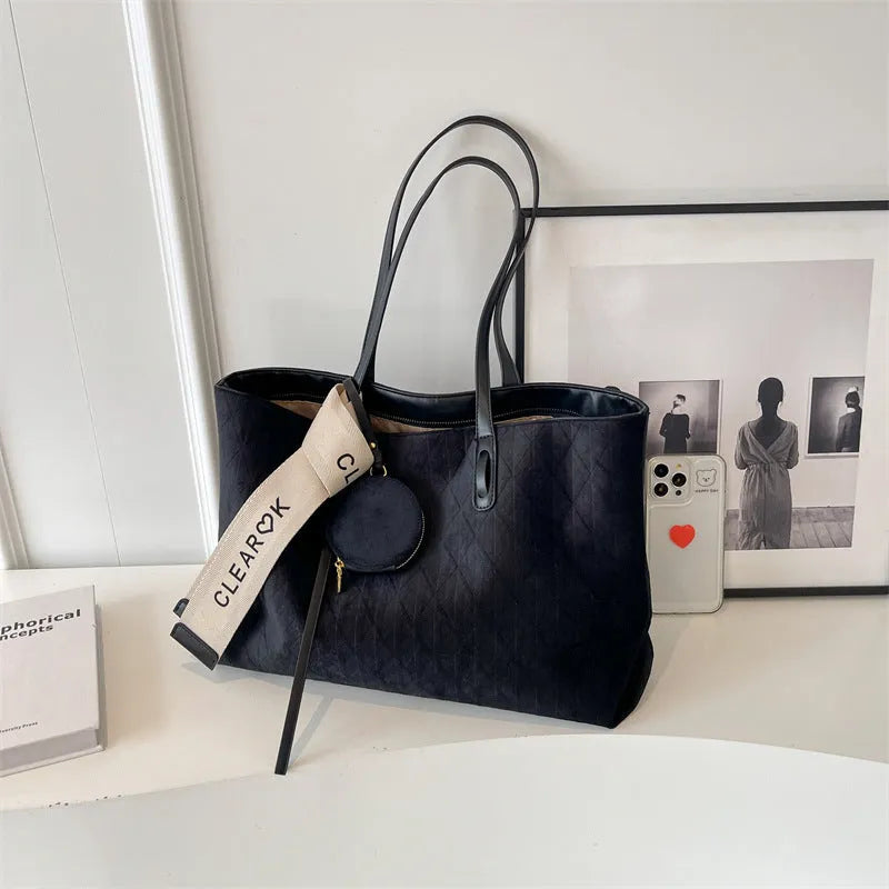 Casual large capacity polyester tote bag with zippered compartment in one of four colours