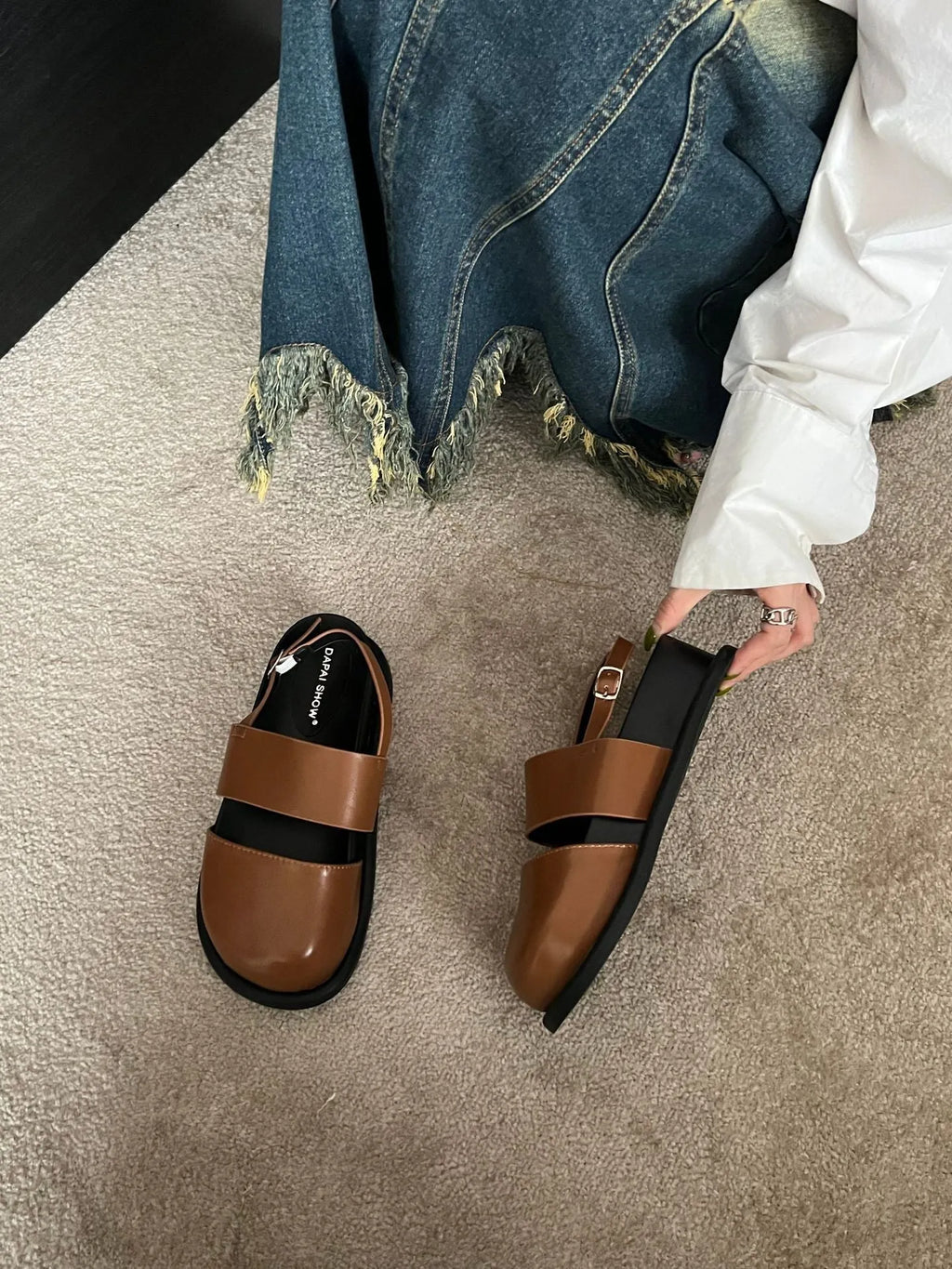 Retro raise the bottom closed toe sandals with ankle-strap buckle in apricot colour