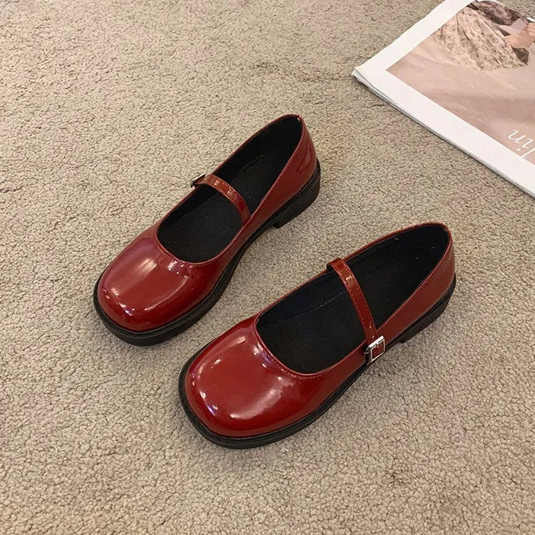 Solid colour women's French vintage leather shoes with flat heel and round toe in red, matte black, or greyish black.
