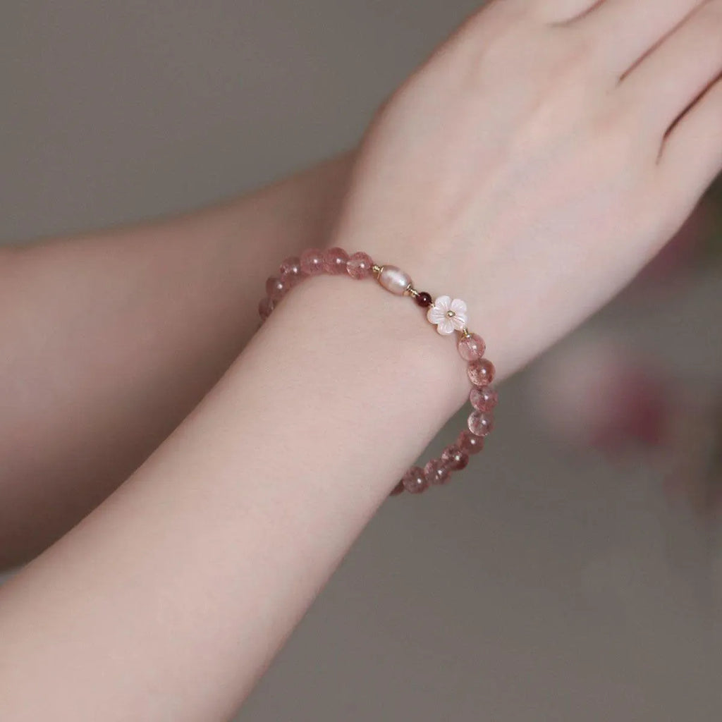 Strawberry quartz peach blossom crystal bracelet with floral pattern and flower-shaped beads