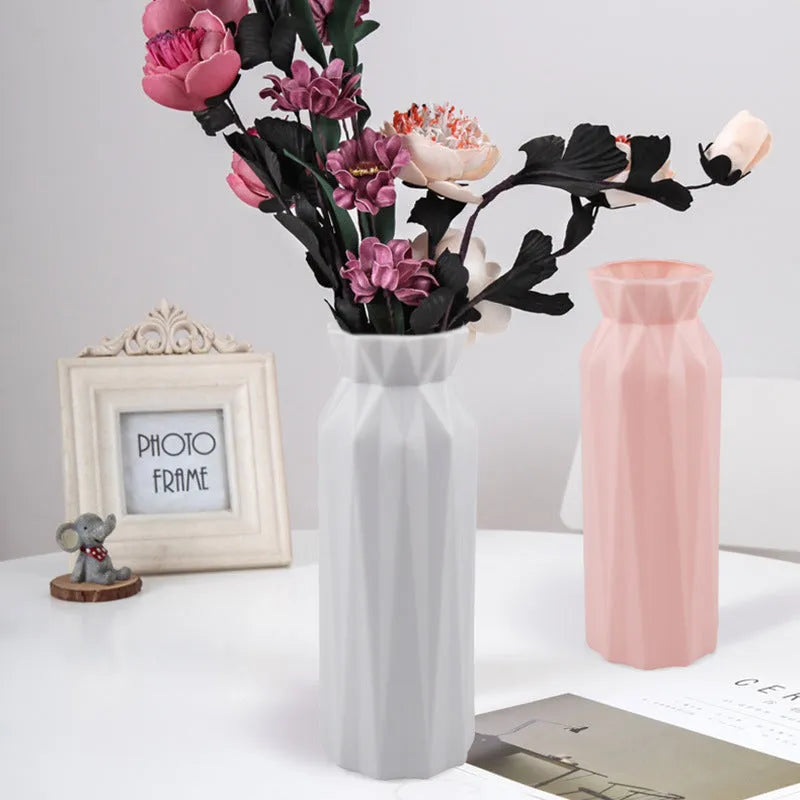 Drop-resistant melamine vase in green, grey, pink or white with 7.2cm base diameter
