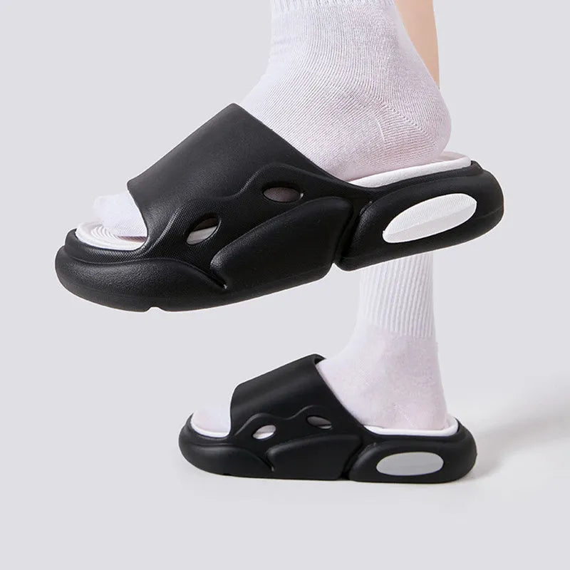 Two-colour couple slippers with thick EVA soles in black and white design