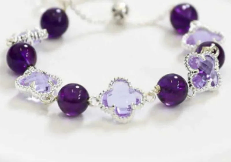 Artificial amethyst bracelet for women with U-shaped design, pearl accents, and four-leaf clover motif