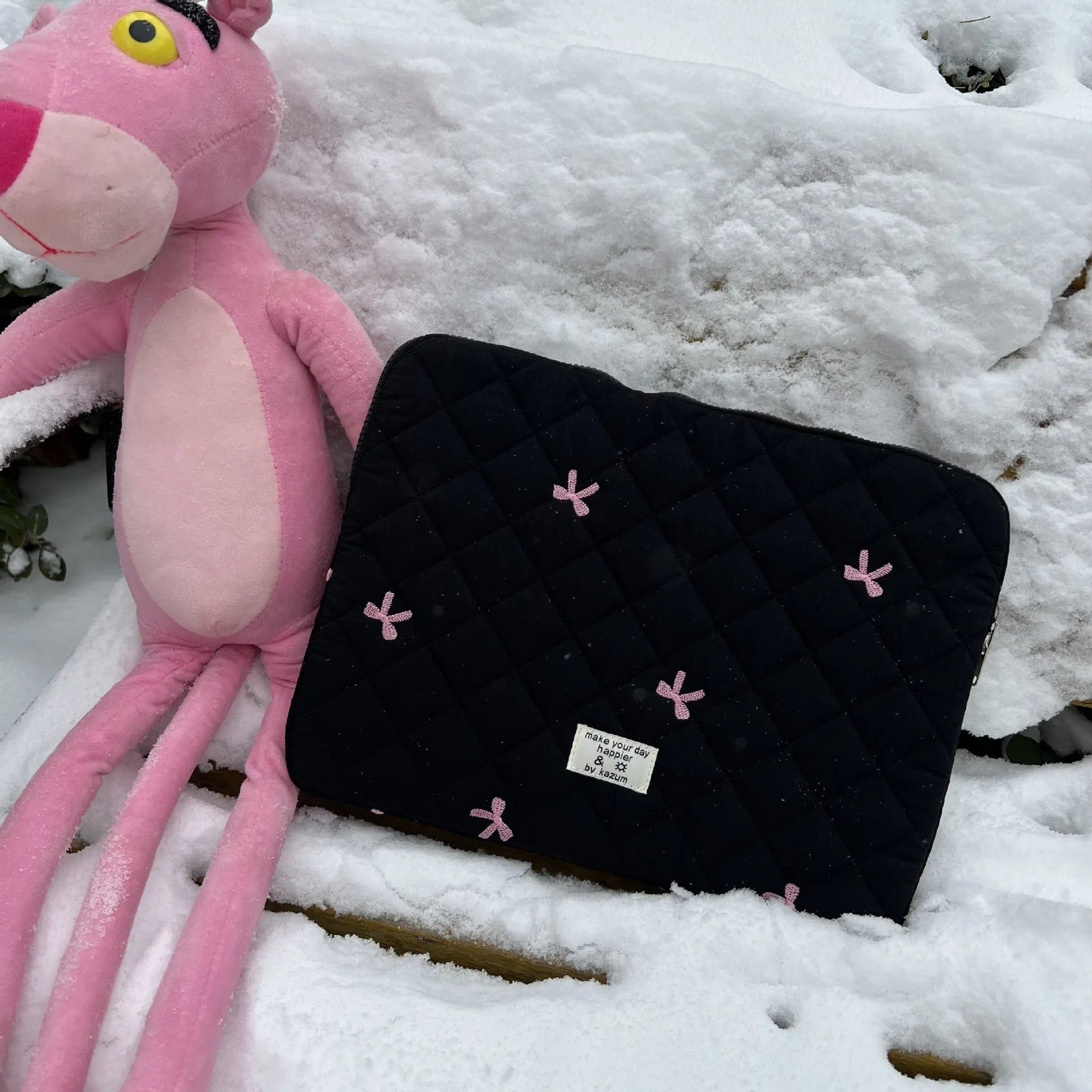 Nylon laptop storage bag with an embroidered rhombus bow in light pink colour.