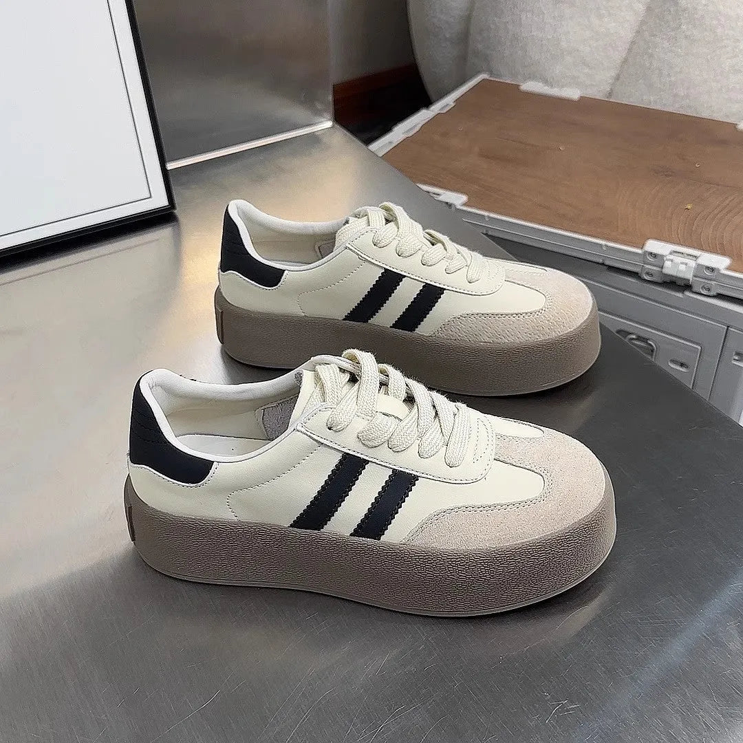 Women's vintage distressed leather sneakers with round toe and lace-up front