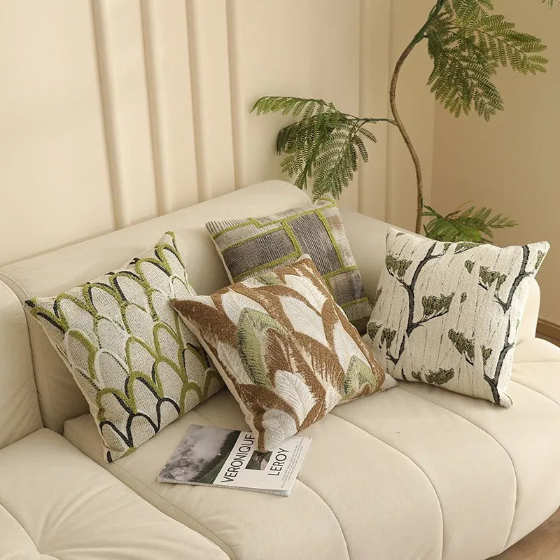 Yarn-dyed jacquard floral pillow cover on a sofa, 45x45cm, in a Nordic retro style.