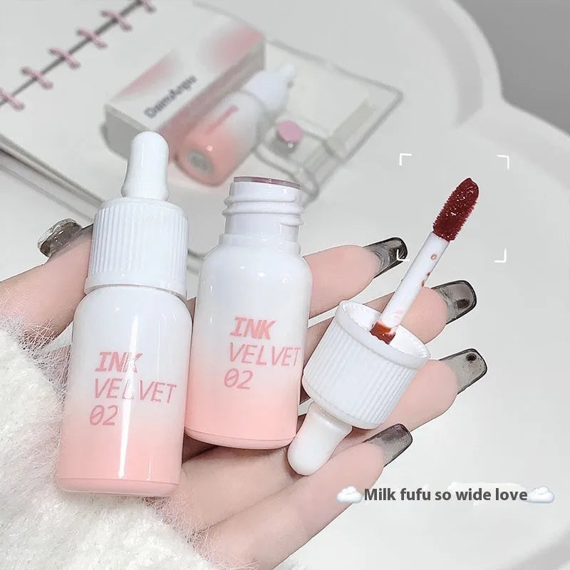 Mirror lip lacquer tube showing moisturising lip gloss with nonstick cup applicator in 3.5g size