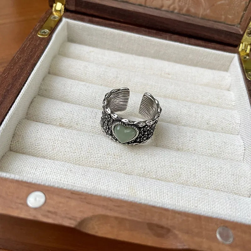 Retro wide-faced adjustable heart-shaped ring in white copper plated silver
