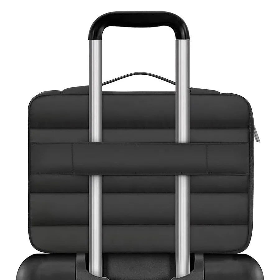 Velvet plaid pattern laptop storage bag for 13.3-inch and 15.4-inch notebooks in sand colour.
