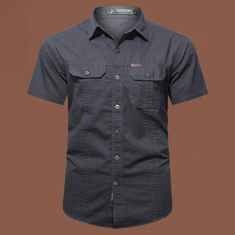 Men's short sleeve cotton work shirt in loose fit with non-ironing treatment