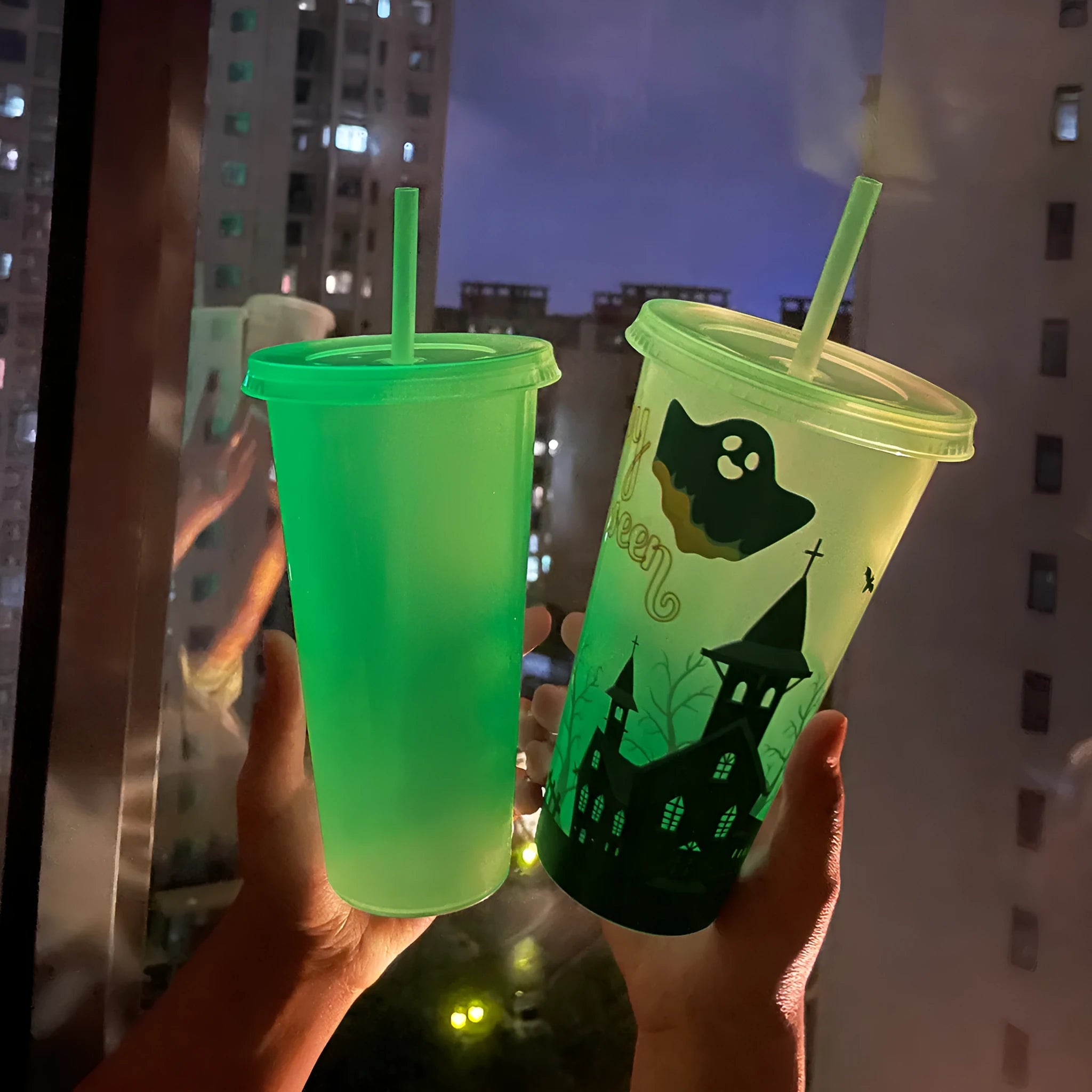 720ml Halloween themed luminous plastic straw cup with cylindrical design and 17.5cm height