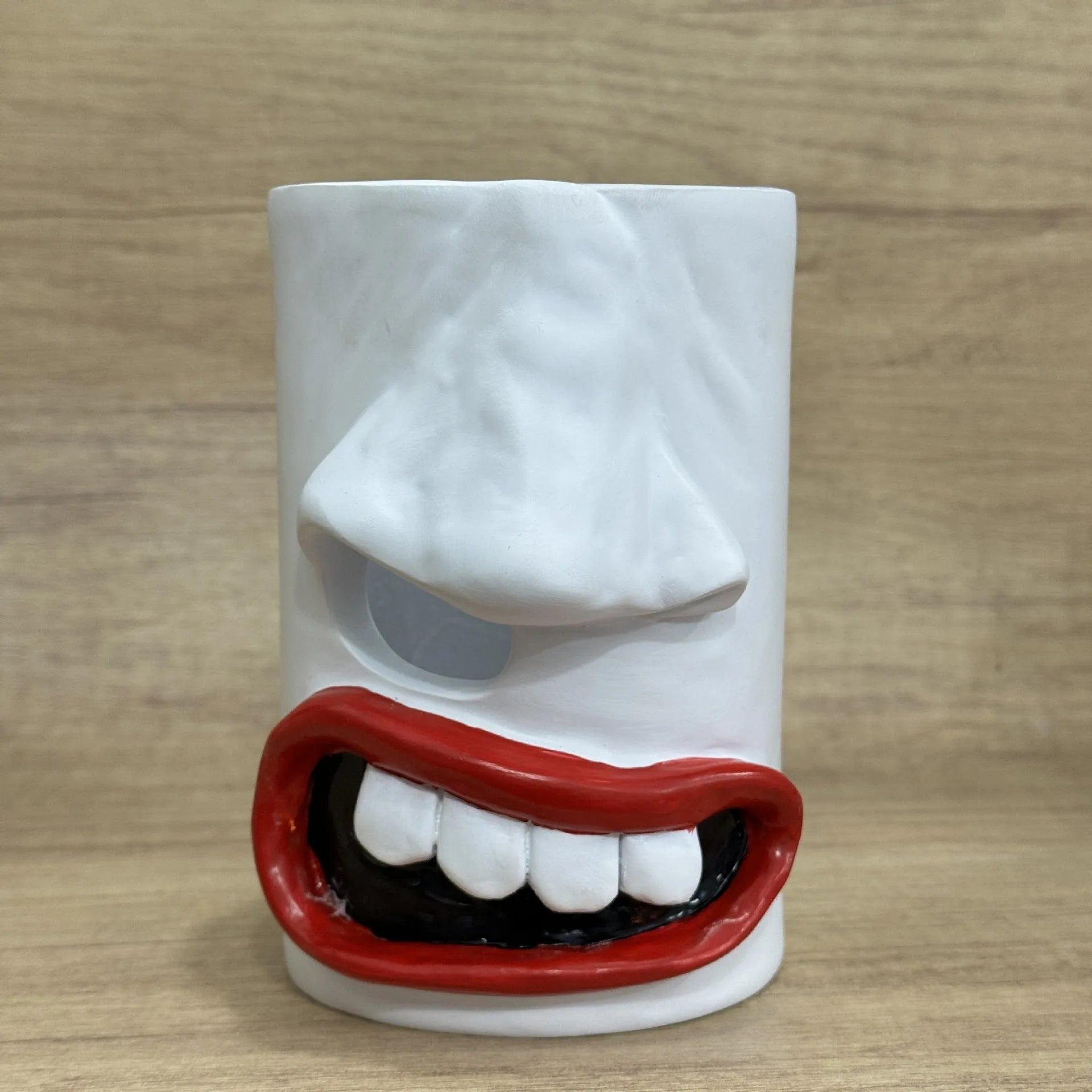 American style decorative resin tissue box with creative crafts design measuring 8.5 by 14.6 cm