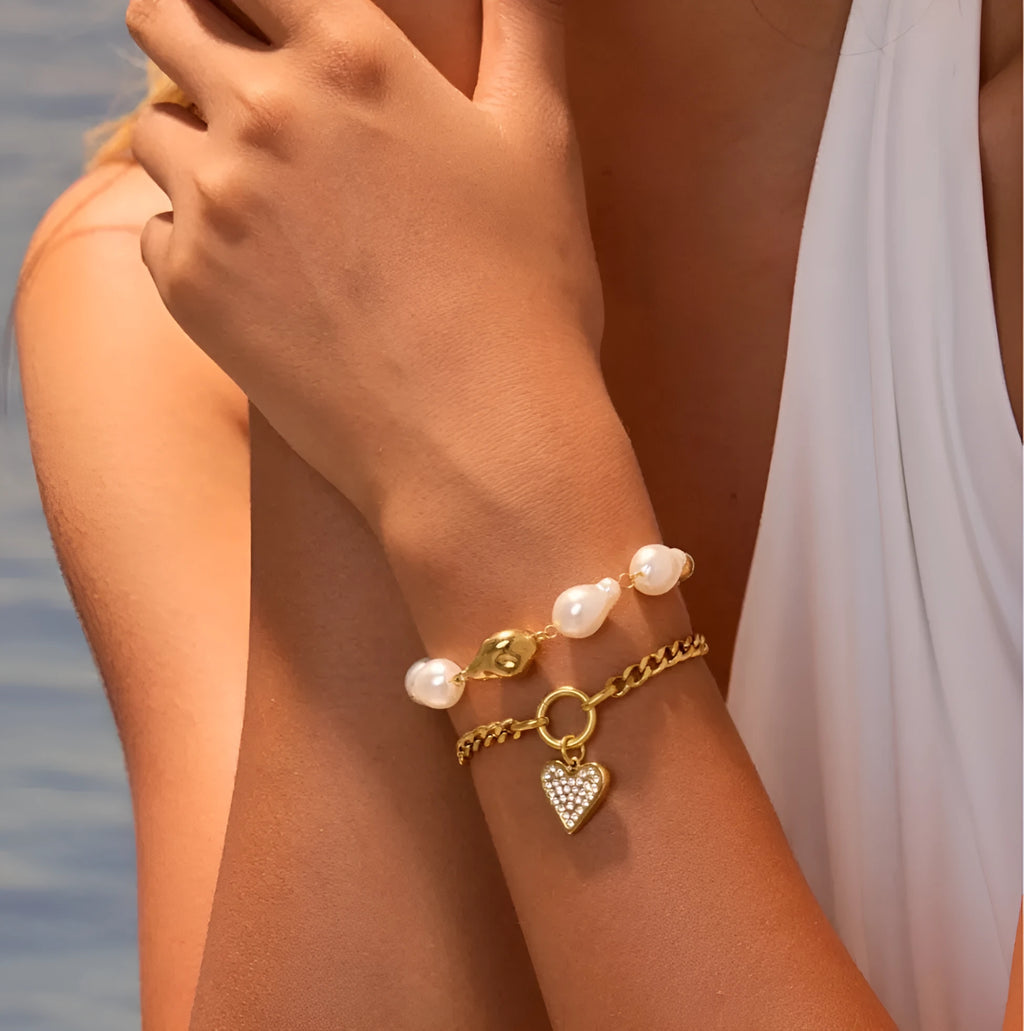 Women's heart shape baroque pearl bracelet with diamond detail in stainless steel 18K electroplated finish