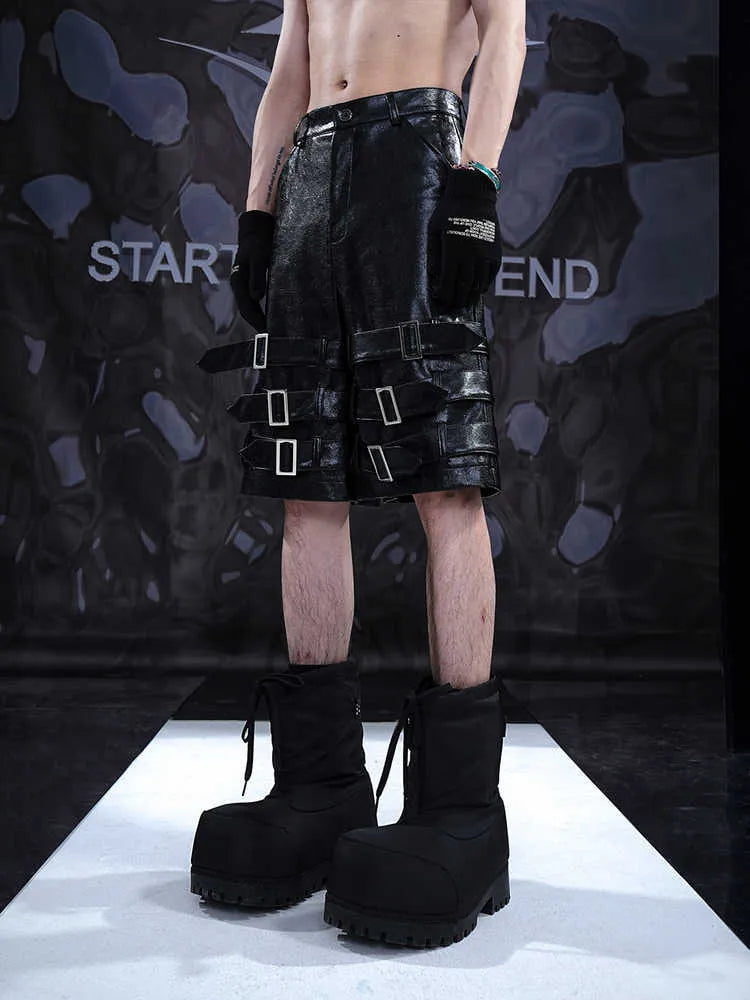 Men's black PU leather ring casual cropped shorts made from polycarbaminate fibre spandex.
