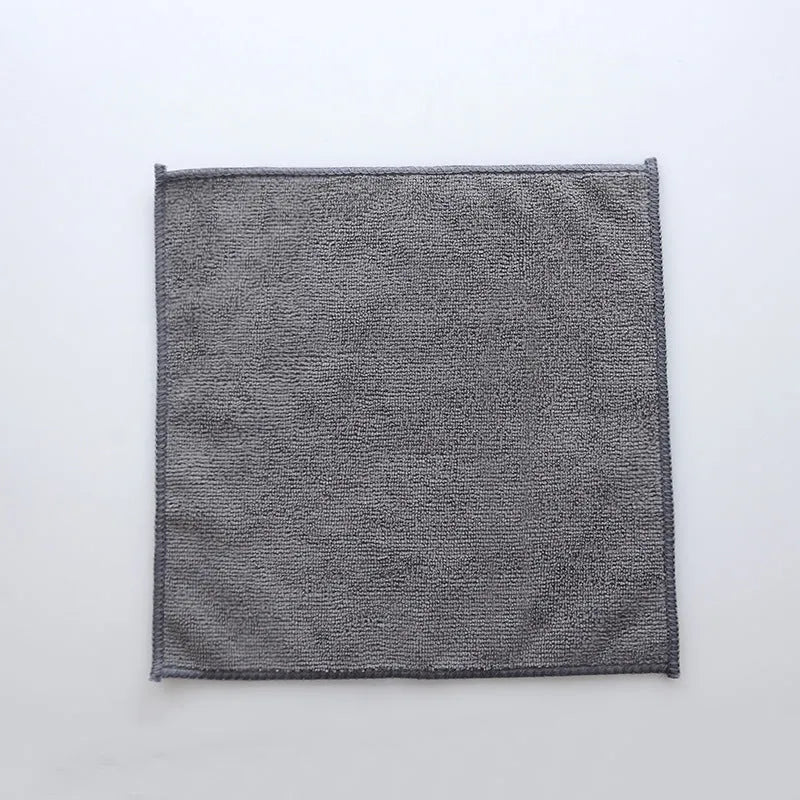 Gray microfiber kitchen cleaning cloth measuring 25x25cm used for oilproof decontamination of pots and bowls