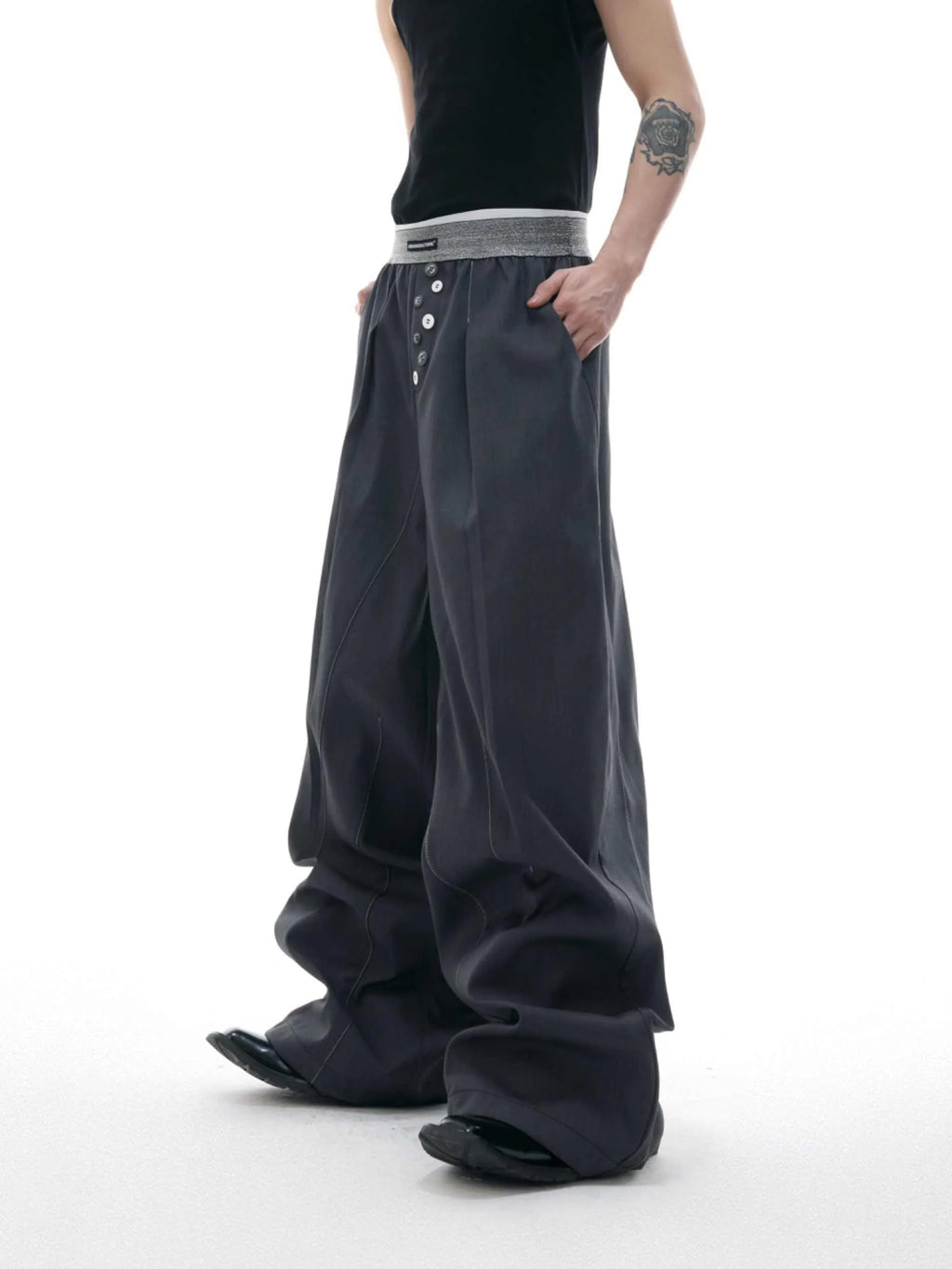 Straight-leg high-waist trousers with button-fly front opening in black or grey