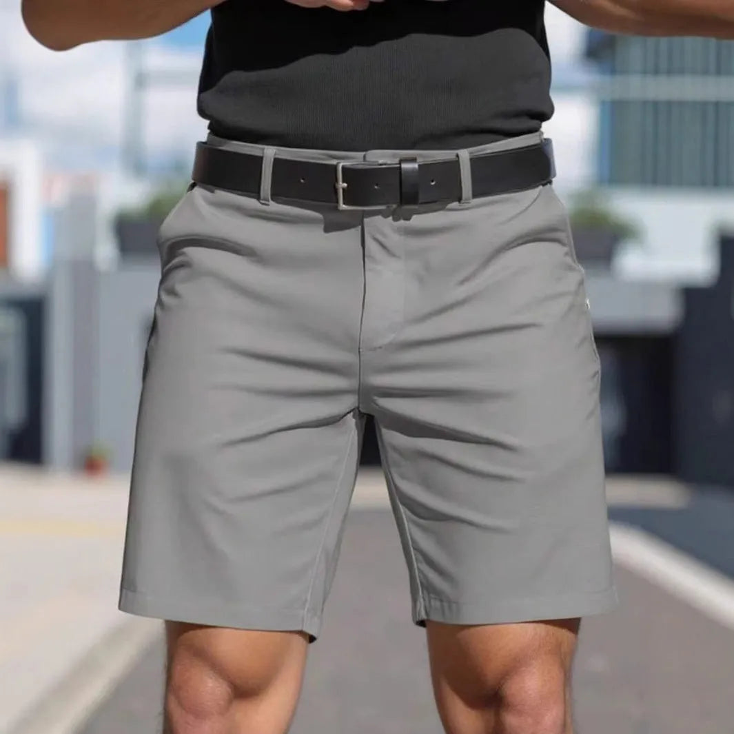 Men's solid colour fifth pants shorts with straight leg design in polyester fabric