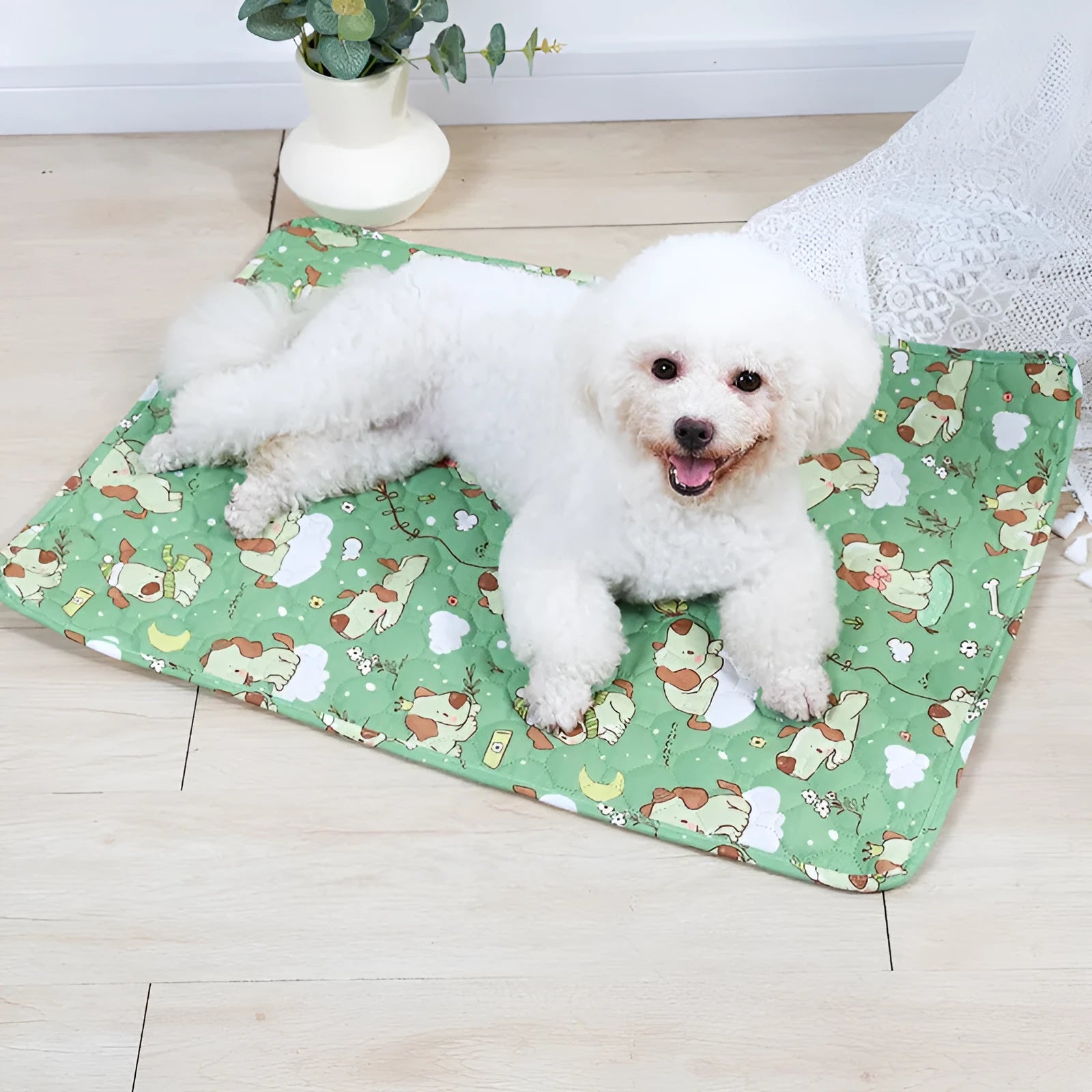 Washable waterproof pet urine pad showing animal pattern design and size options