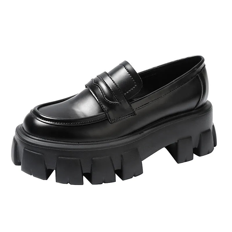British style wide fit loafers in patent leather with rubber sole and muffin heel base