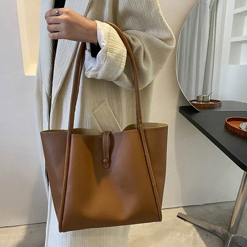 Casual large capacity solid colour tote bag for women with matching wallet in PU material