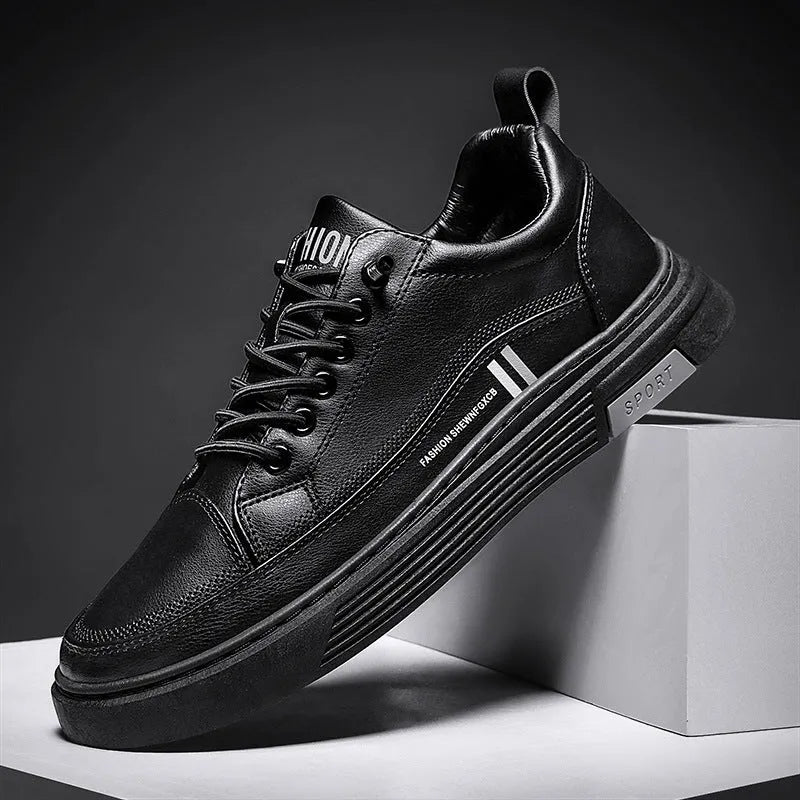 Men's white low-top skate shoes with microfibre upper, round toe, flat rubber sole and elastic band