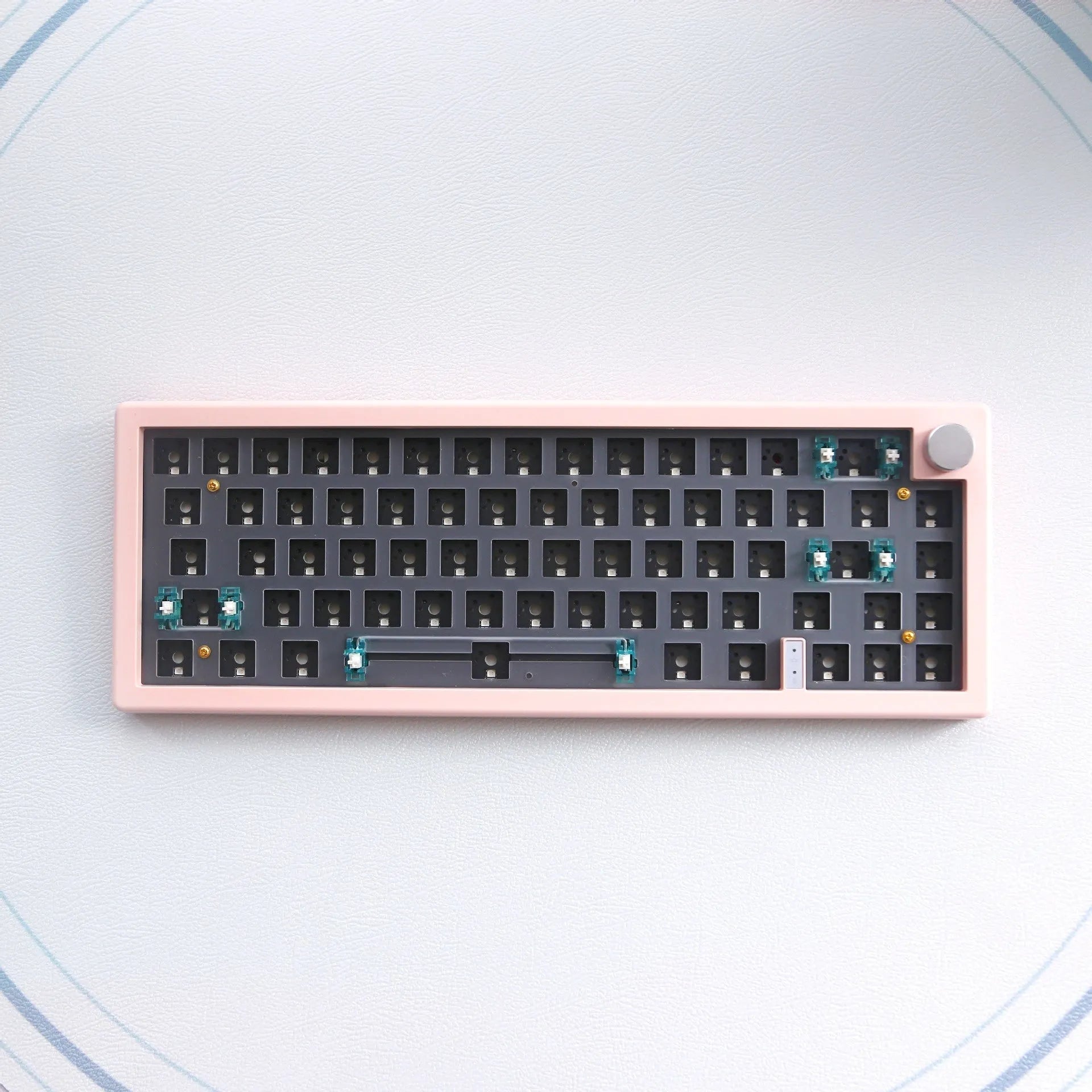 DIY hot swap RGB backlit mechanical keyboard kit in multiple colours with USB cable