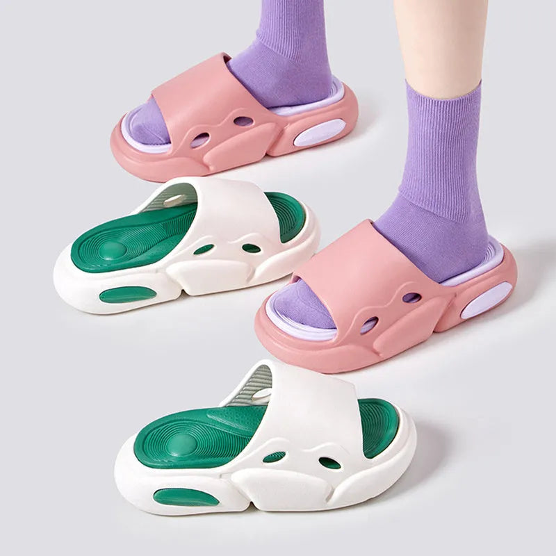 Two-colour couple slippers with thick EVA soles in black and white design