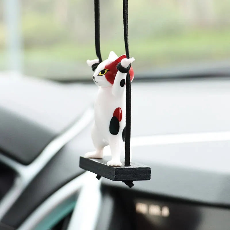 Resin cartoon cat pendant for car interior decoration on a 25 cm adjustable rope.