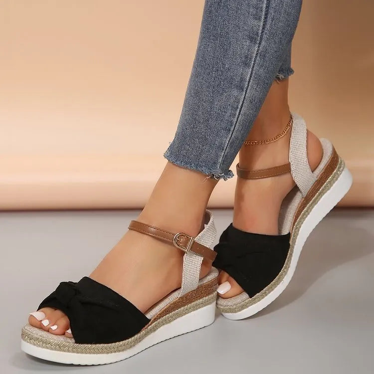 New thick-soled bow sandals for women with fabric upper, buckle fastening, and wedge sole in khaki colour