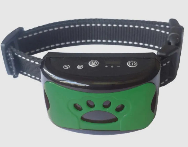 Waterproof rechargeable dog training collar with remote control in black colour, adjustable 6-35cm neck strap