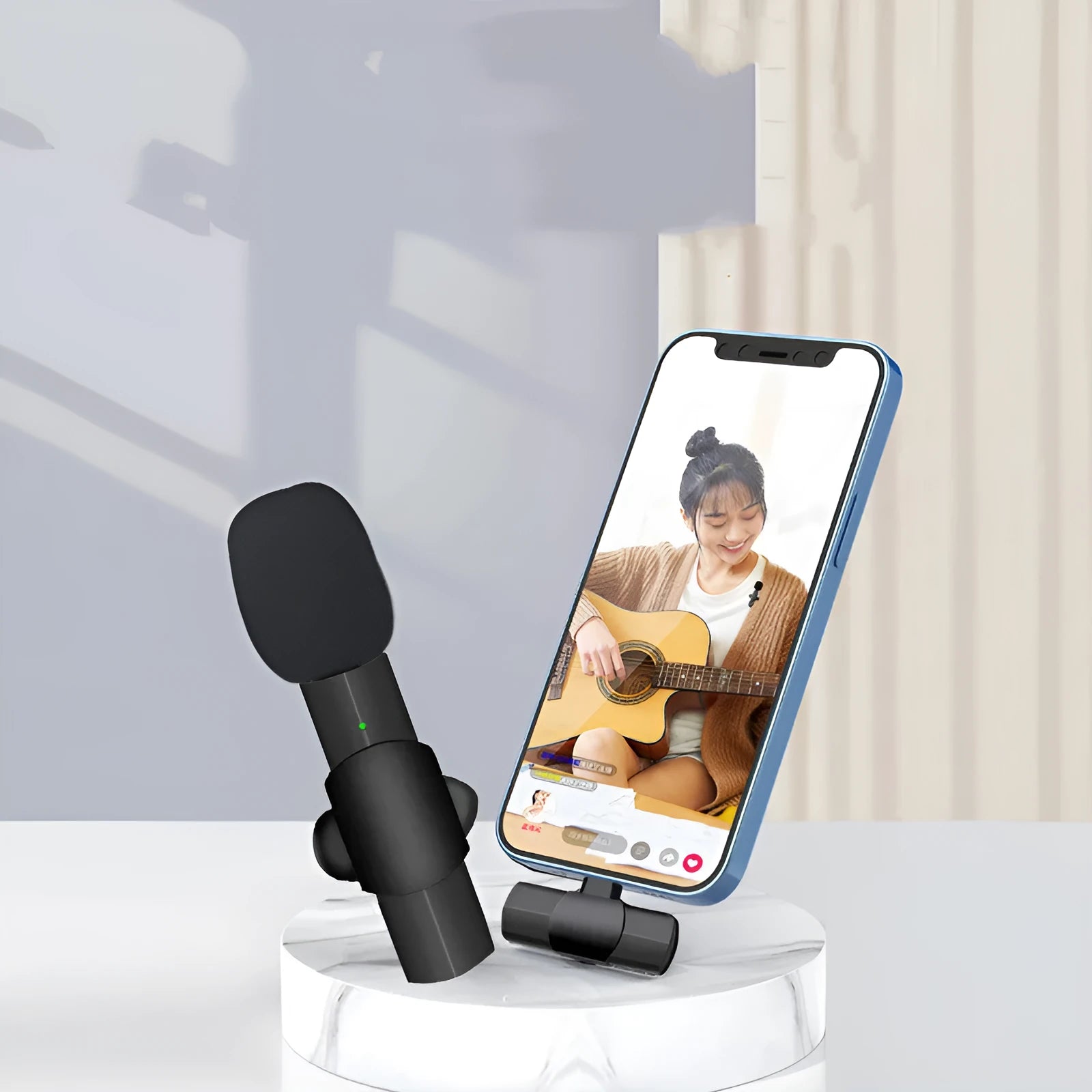 Black wireless lavalier microphone for mobile phones with Lightning and USB Type-C connector options
