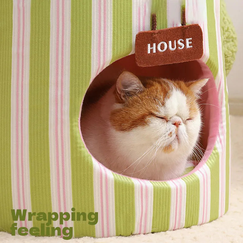 Green cauliflower-shaped pet house with tree hole entrance for small dogs and cats