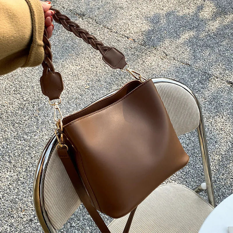 Retro khaki woven PU leather one-shoulder crossbody underarm bucket bag.