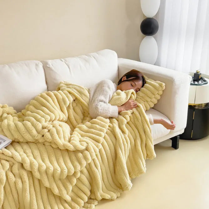 Soft Wind bubble velvet faux rabbit fur blanket in a solid colour, showing its double-sided texture.