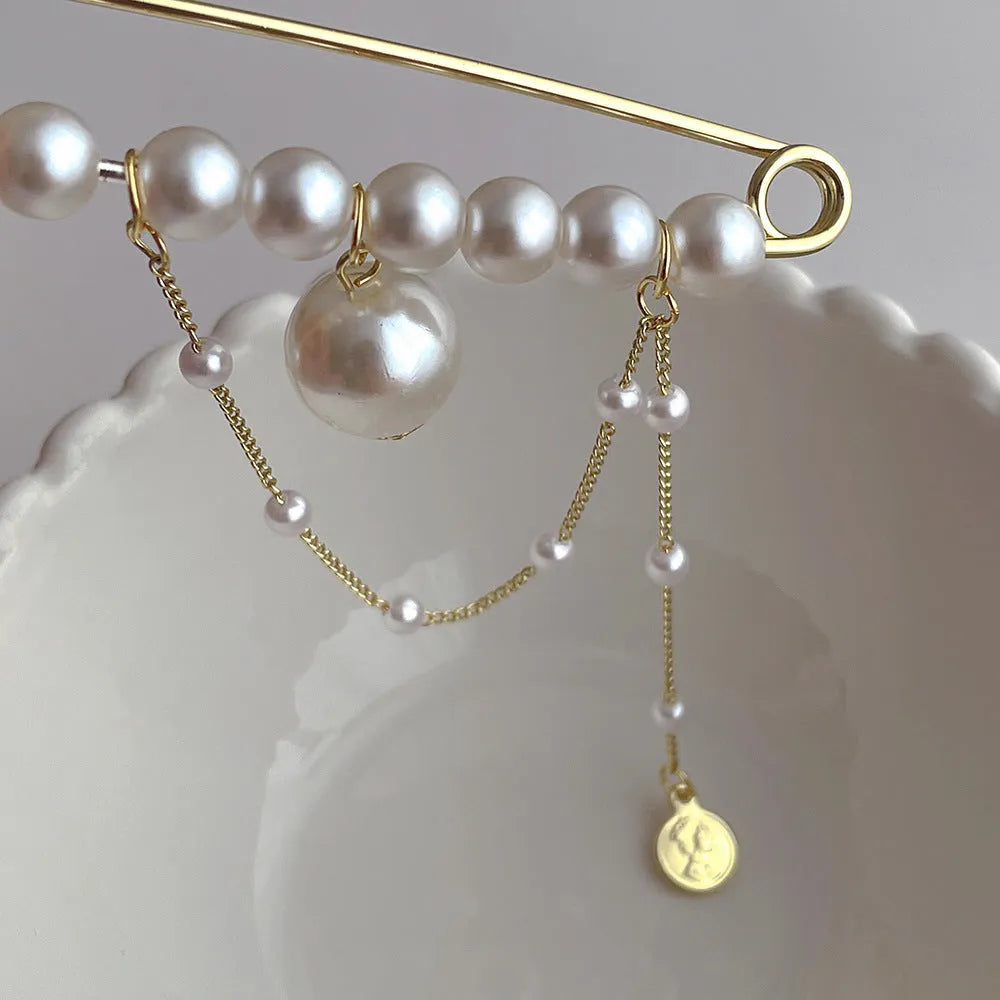 Retro all-match big stick pearl brooch with electroplated metal finish, unisex design
