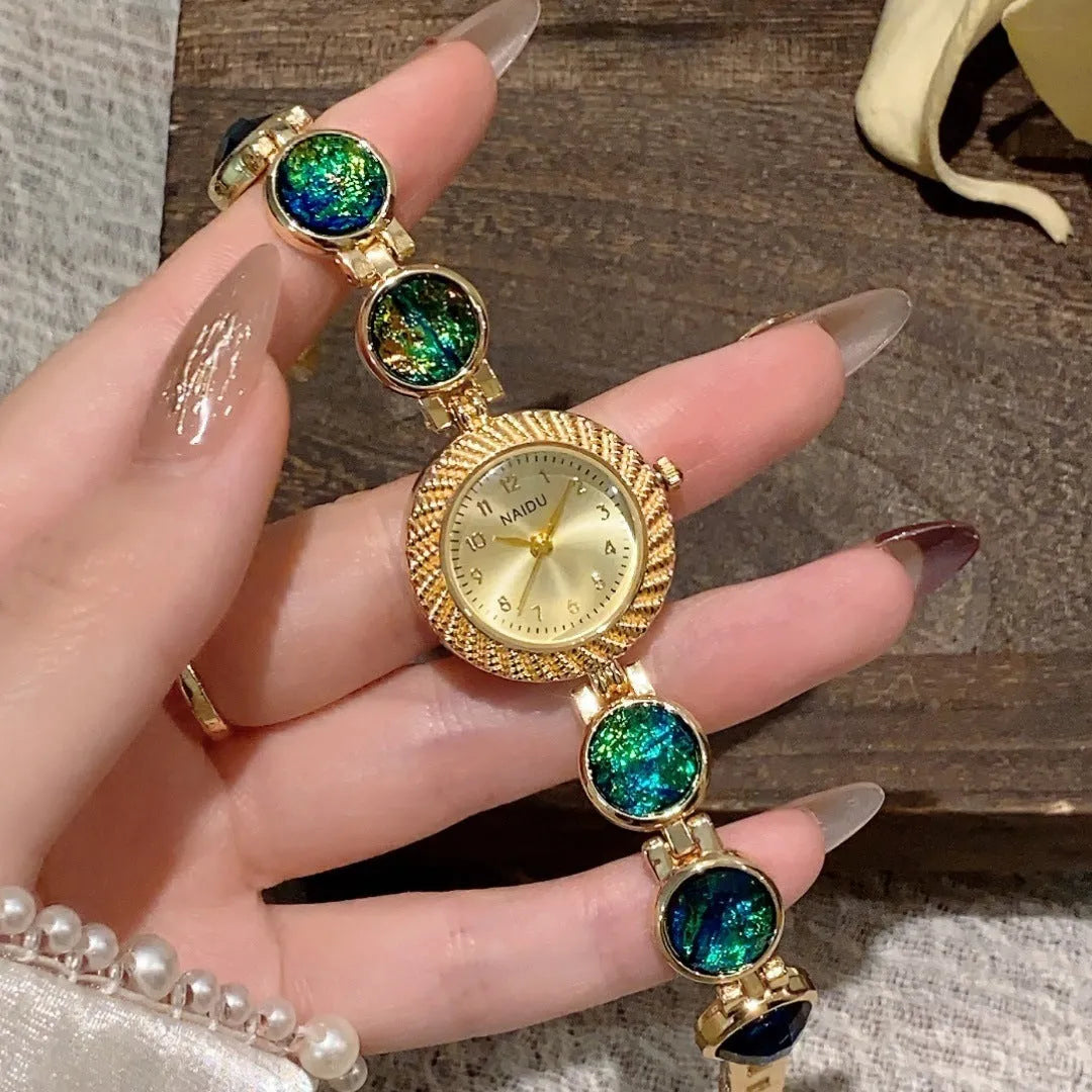Women's quartz watch with 25mm round dial in six colour options with zinc alloy case