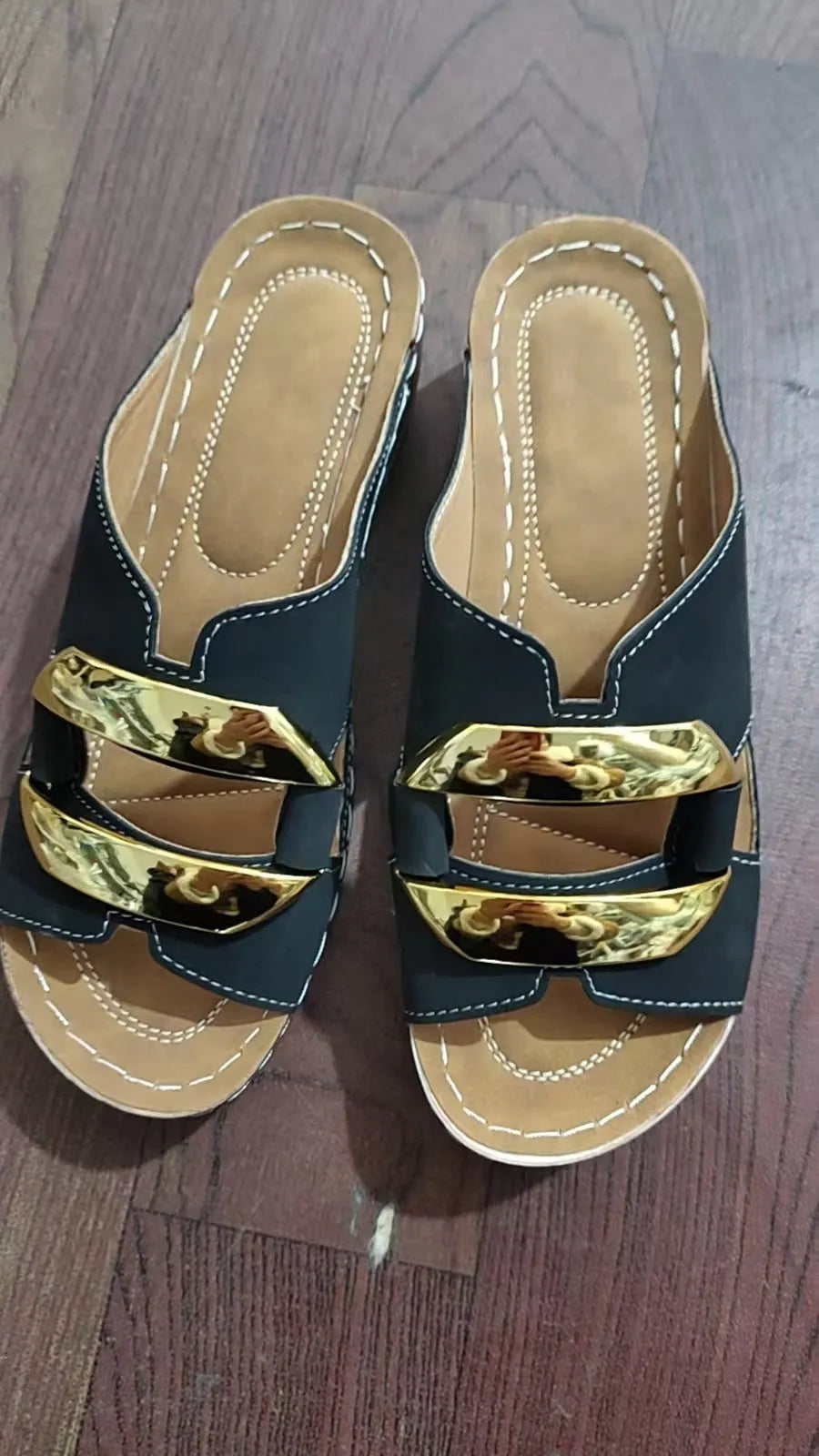 Roman style platform sandals in black with artificial PU upper and rubber sole