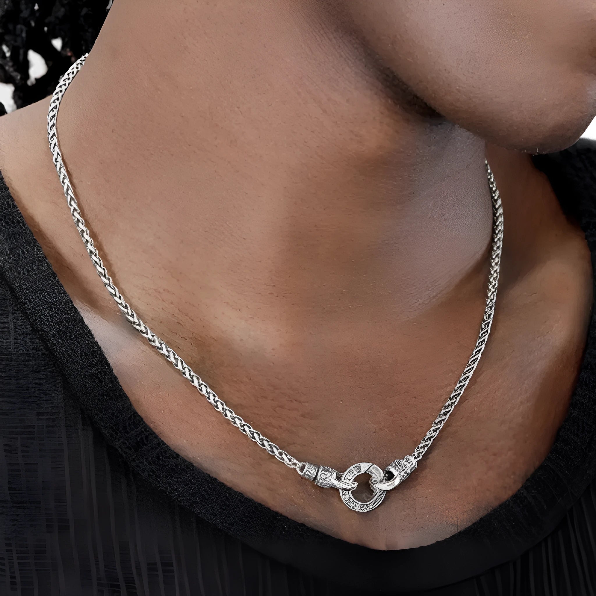 S925 sterling silver women's clavicle necklace on a model, showing the silver pendant and chain.