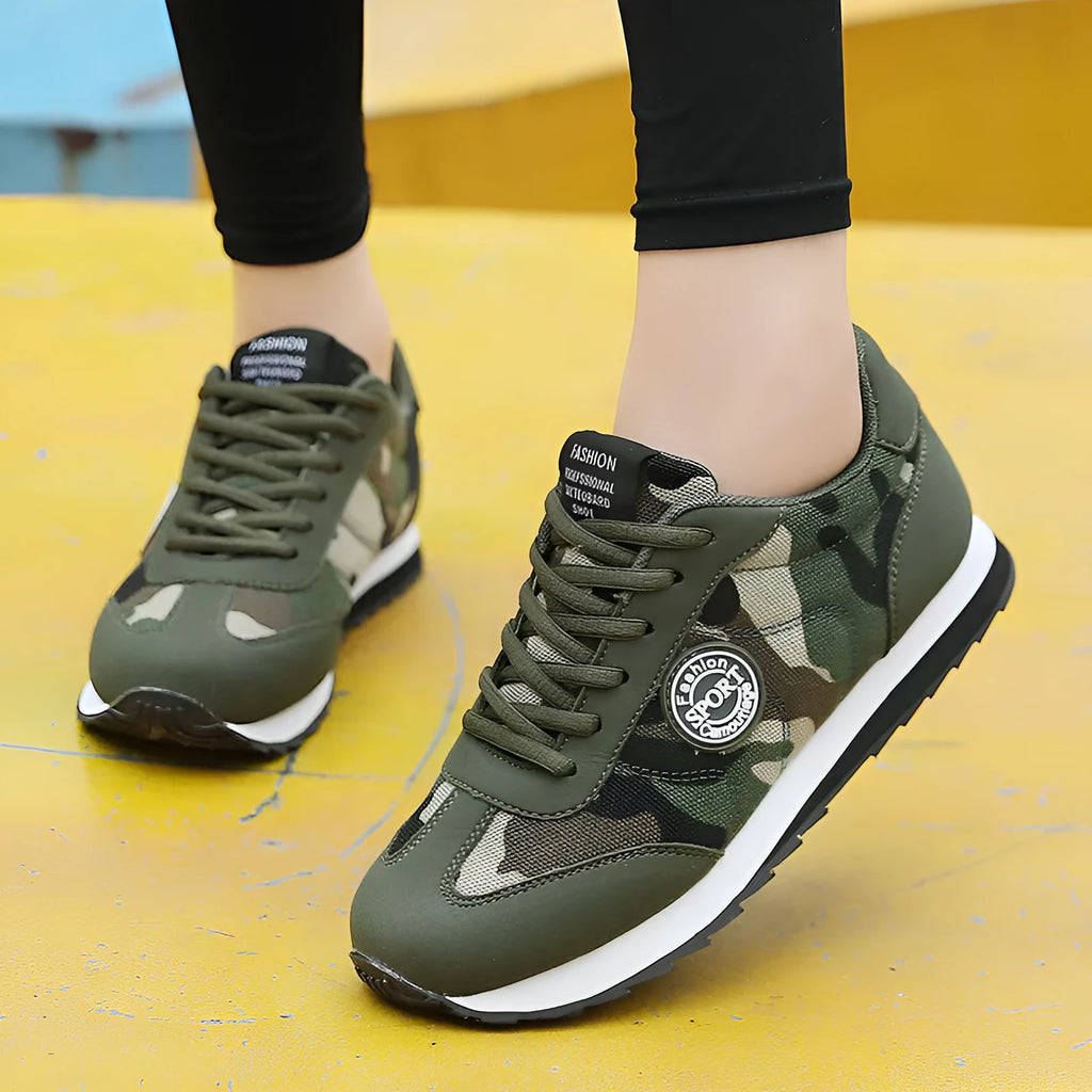 Camouflage pattern running shoes with suede upper and foam sole